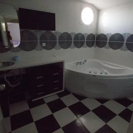 5 Bedroom In *