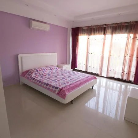 5 Bedroom In