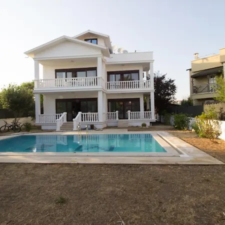5 Bedroom In Villa *