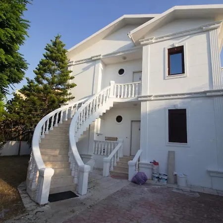 5 Bedroom In Villa *